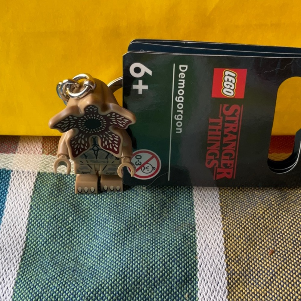RARE 🪰 LEGO STRANGER THINGS DEMOGORGON  KEY CHAIN 🪰  NWT🪰 - Picture 9 of 16